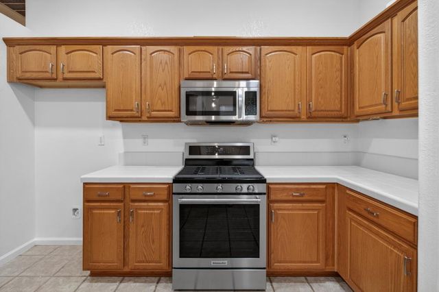 4521 Freitag Way, Elk Grove, CA 95758