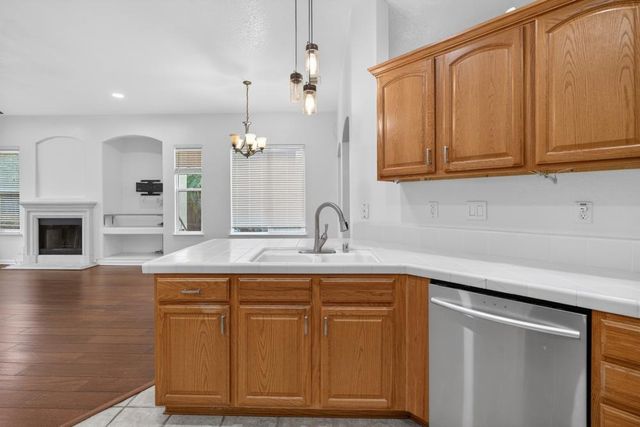 4521 Freitag Way, Elk Grove, CA 95758