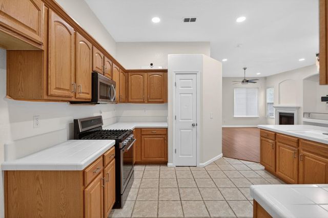 4521 Freitag Way, Elk Grove, CA 95758