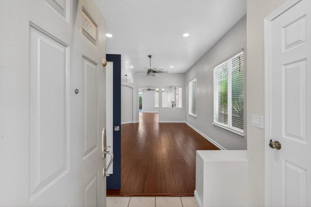 4521 Freitag Way, Elk Grove, CA 95758