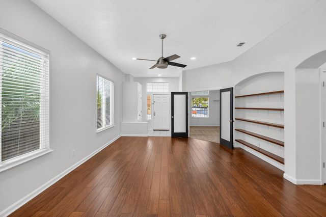 4521 Freitag Way, Elk Grove, CA 95758