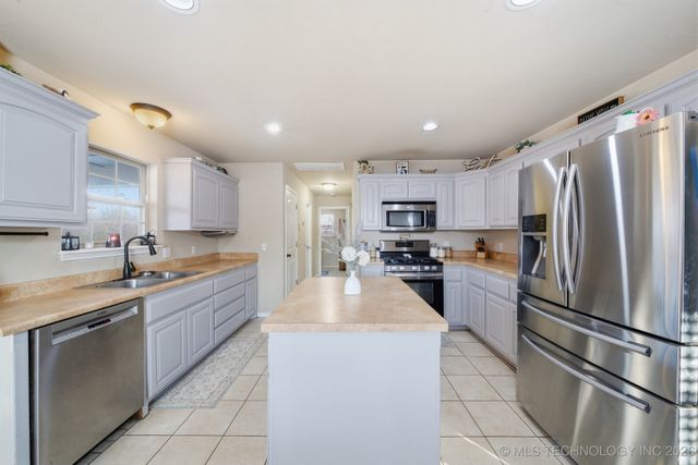 107 E 116th Place, Jenks, OK 74037