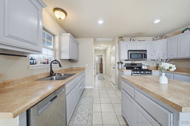 107 E 116th Place, Jenks, OK 74037