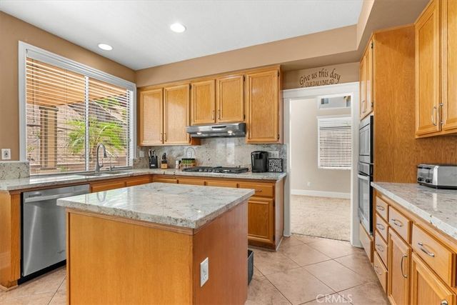 1584 Meadowlark, Corona, CA 92881