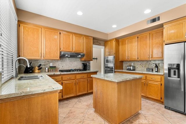 1584 Meadowlark, Corona, CA 92881