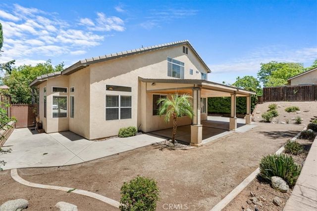 1584 Meadowlark, Corona, CA 92881