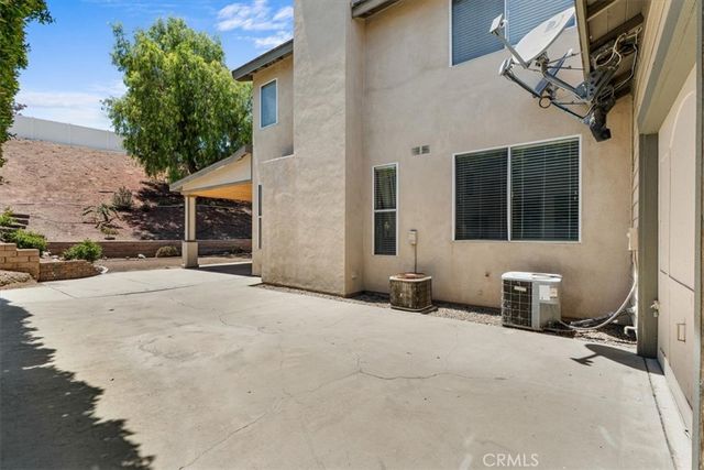 1584 Meadowlark, Corona, CA 92881