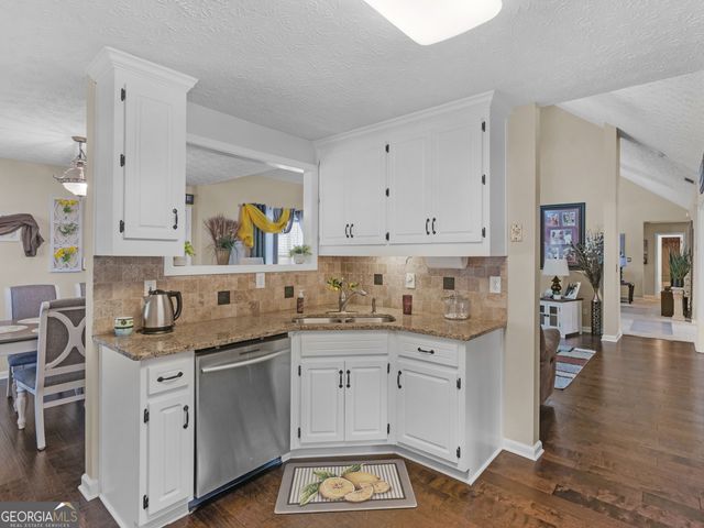 105 Alexander Drive, Mcdonough, GA 30252