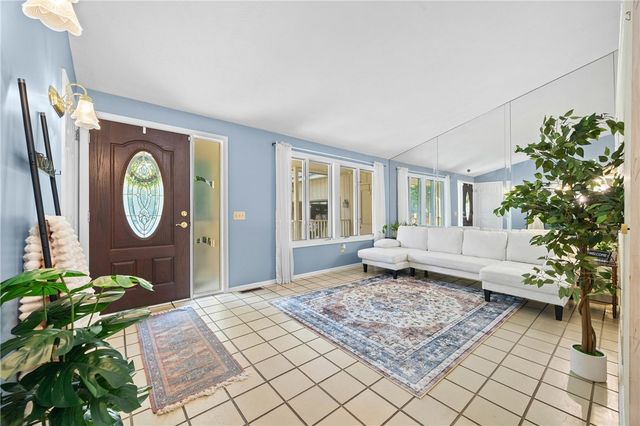 291 Creighton Lane, Greece, NY 14612
