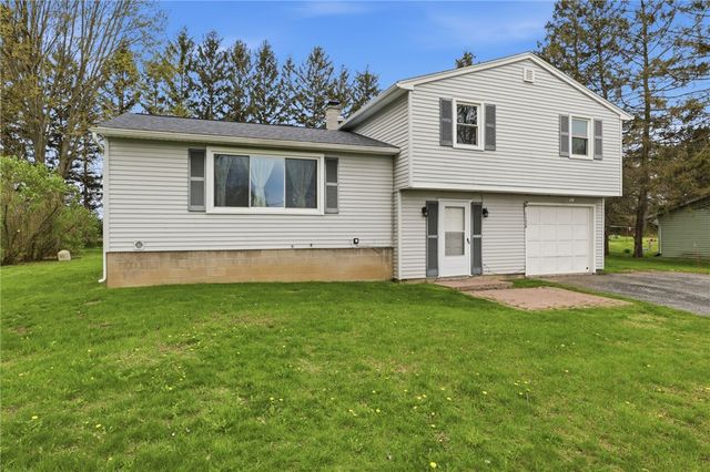 1128 County Road 8, Farmington, NY 14425