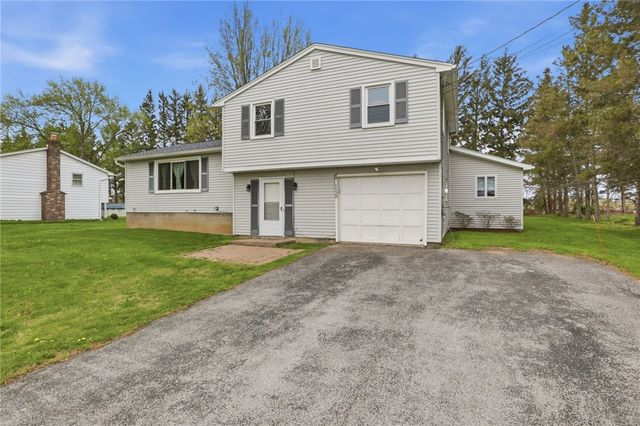1128 County Road 8, Farmington, NY 14425