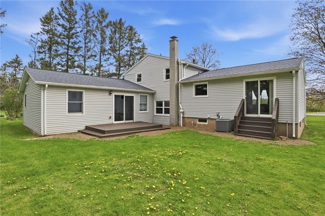 1128 County Road 8, Farmington, NY 14425