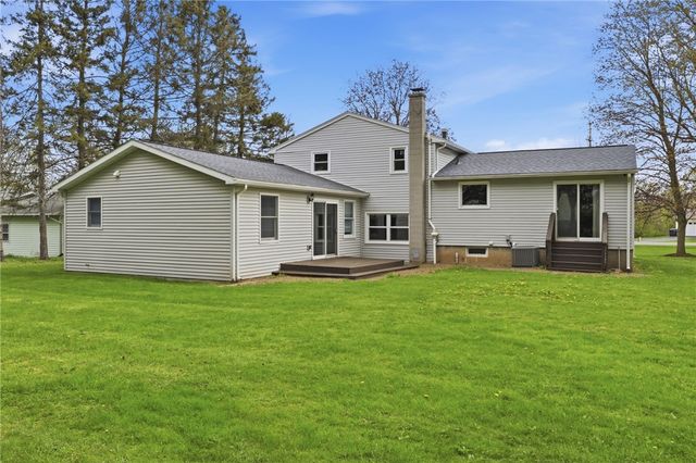 1128 County Road 8, Farmington, NY 14425