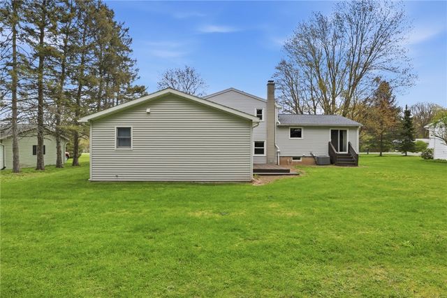 1128 County Road 8, Farmington, NY 14425