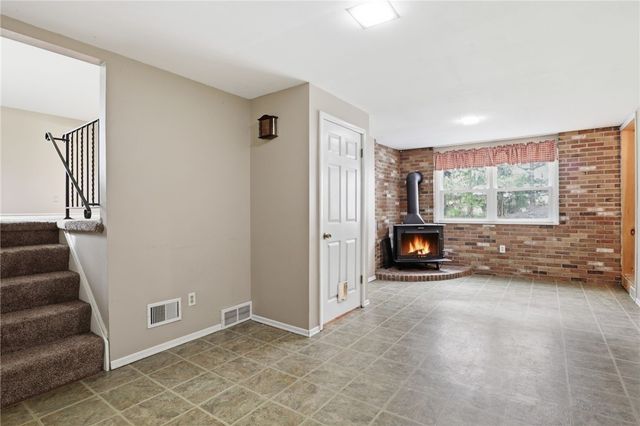 1128 County Road 8, Farmington, NY 14425
