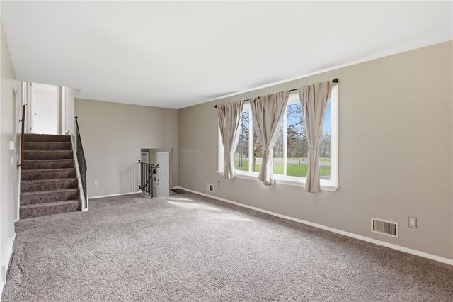 1128 County Road 8, Farmington, NY 14425