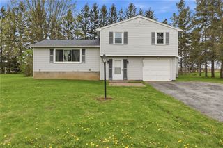 1128 County Road 8, Farmington, NY 14425