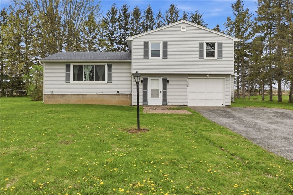 1128 County Road 8, Farmington, NY 14425