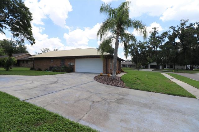 1023 REDBUD CIRCLE, Plant City, FL 33563