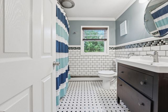 51 Whittemore Rd, Sturbridge, MA 01566