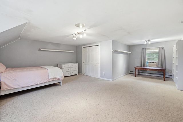 51 Whittemore Rd, Sturbridge, MA 01566