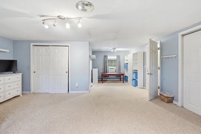 51 Whittemore Rd, Sturbridge, MA 01566