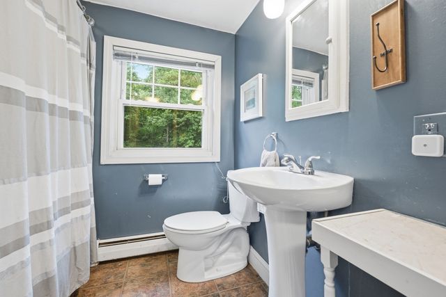 51 Whittemore Rd, Sturbridge, MA 01566