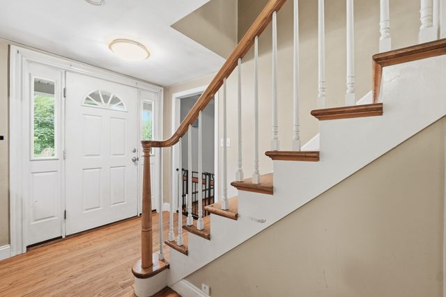 51 Whittemore Rd, Sturbridge, MA 01566