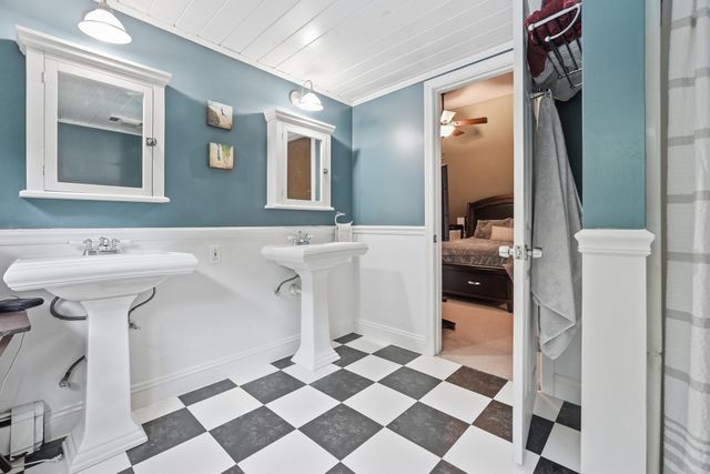 51 Whittemore Rd, Sturbridge, MA 01566