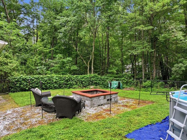 51 Whittemore Rd, Sturbridge, MA 01566