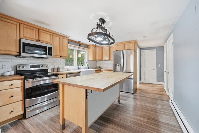 51 Whittemore Rd, Sturbridge, MA 01566
