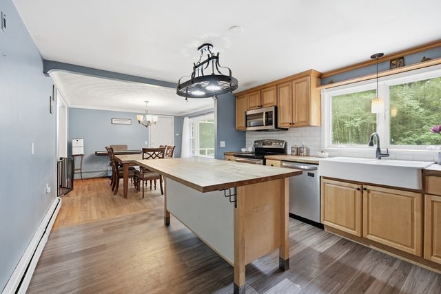 51 Whittemore Rd, Sturbridge, MA 01566
