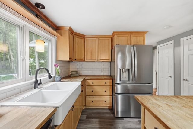 51 Whittemore Rd, Sturbridge, MA 01566