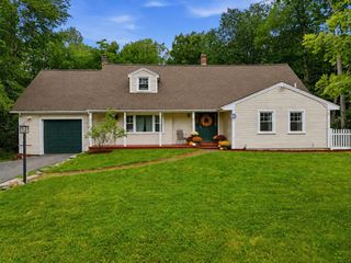 51 Whittemore Rd, Sturbridge, MA 01566
