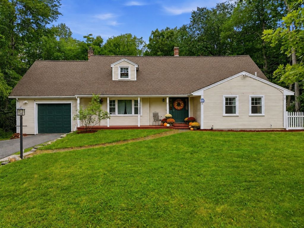51 Whittemore Rd, Sturbridge, MA 01566