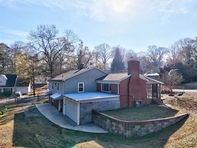 433 Pineview Drive, Pickens, SC 29671