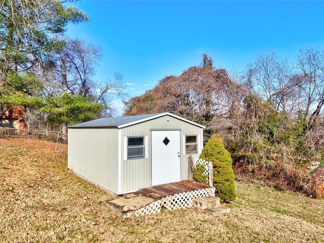 433 Pineview Drive, Pickens, SC 29671