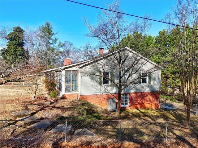 433 Pineview Drive, Pickens, SC 29671