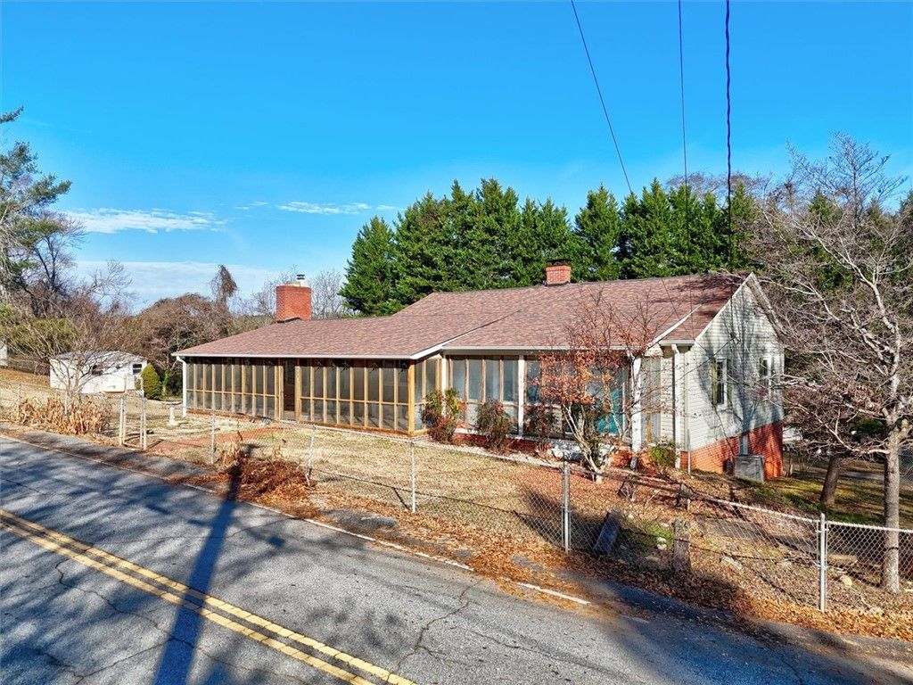 433 Pineview Drive, Pickens, SC 29671