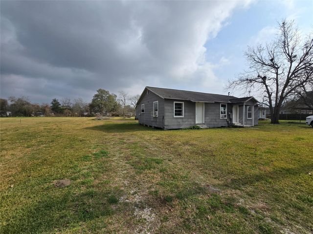 801 Collins Street, Dayton, TX 77535