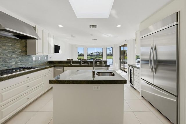 65 Mayfair Drive, Rancho Mirage, CA 92270