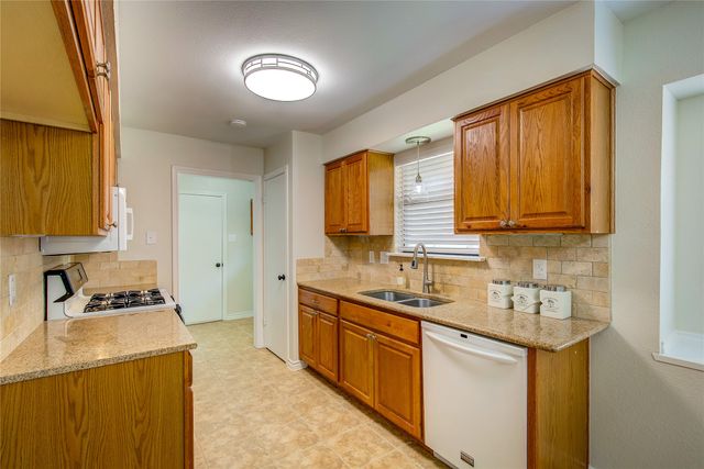 316 Bowie Street, Forney, TX 75126