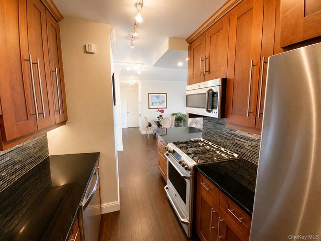 27010 Grand Central Parkway 19T, Floral Park, NY 11005