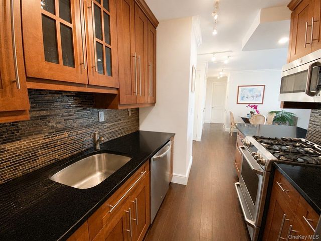 27010 Grand Central Parkway 19T, Floral Park, NY 11005