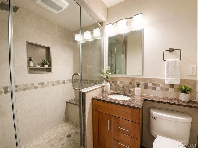 27010 Grand Central Parkway 19T, Floral Park, NY 11005