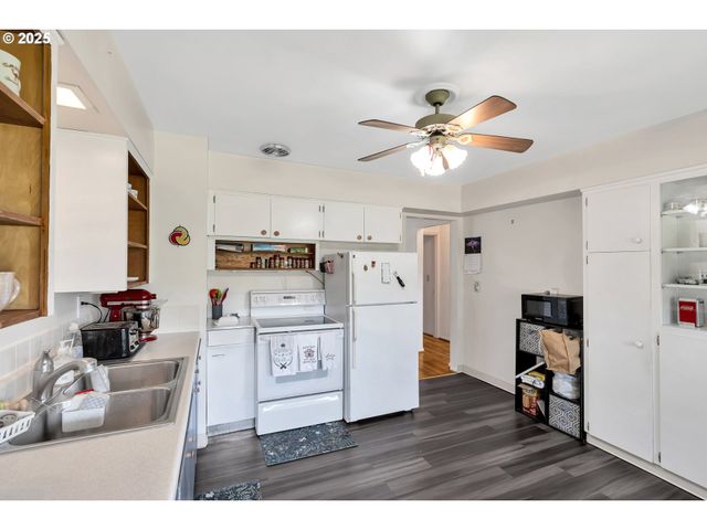 17222 Sw BLANTON St, Beaverton, OR 97078