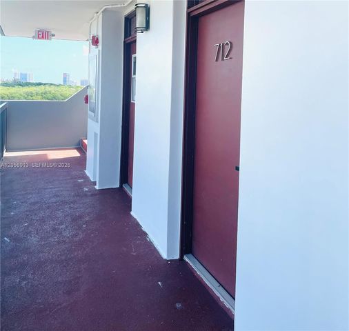 3301 N Country Club Dr 712, Aventura, FL 33180