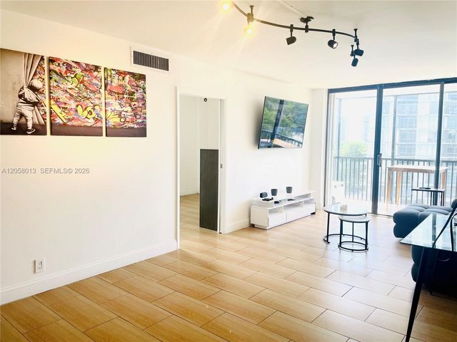 3301 N Country Club Dr 712, Aventura, FL 33180