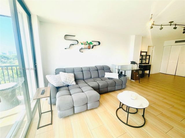 3301 N Country Club Dr 712, Aventura, FL 33180