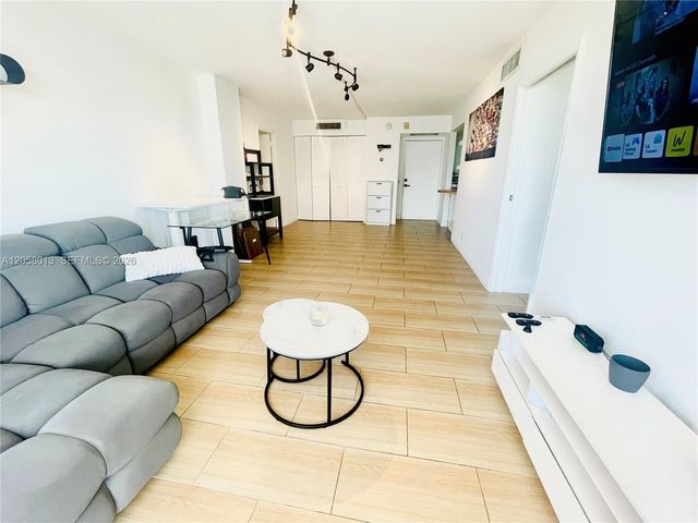 3301 N Country Club Dr 712, Aventura, FL 33180